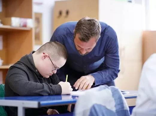 علائم عقب ماندگی ذهنی کدامند؟